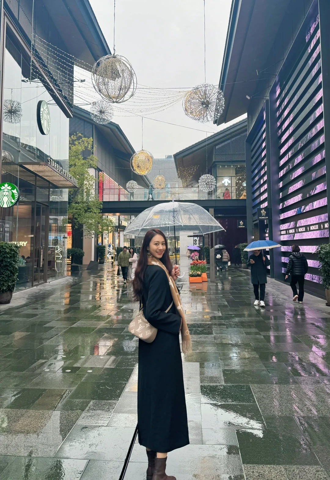 178高个女孩｜总要去趟成都吧
吹吹太古里的晚风，逛逛春熙路，看看大熊猫，走走宽