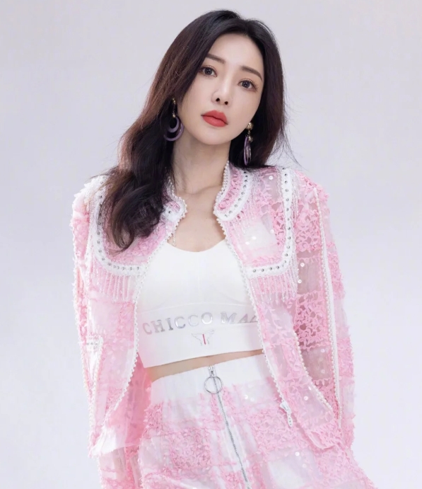 从小护士到“影后”，她终于凭实力逆转口碑