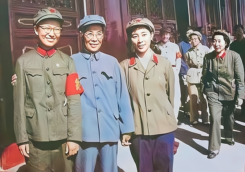 一张无比珍贵的照片，一张颜值很高的合影，一段承载记忆的往事。这是独属于那个时代的
