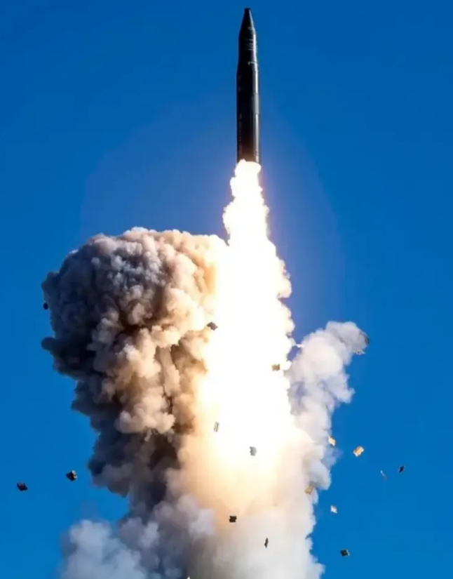 星期三(9月25日)，中国40多年来首次在太平洋国际水域试验了可携带核弹头的洲际