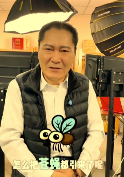 刘伟发视频感慨相声圈现状，言行不一引质疑

师胜杰徒弟刘伟近日再度发视频，对相声