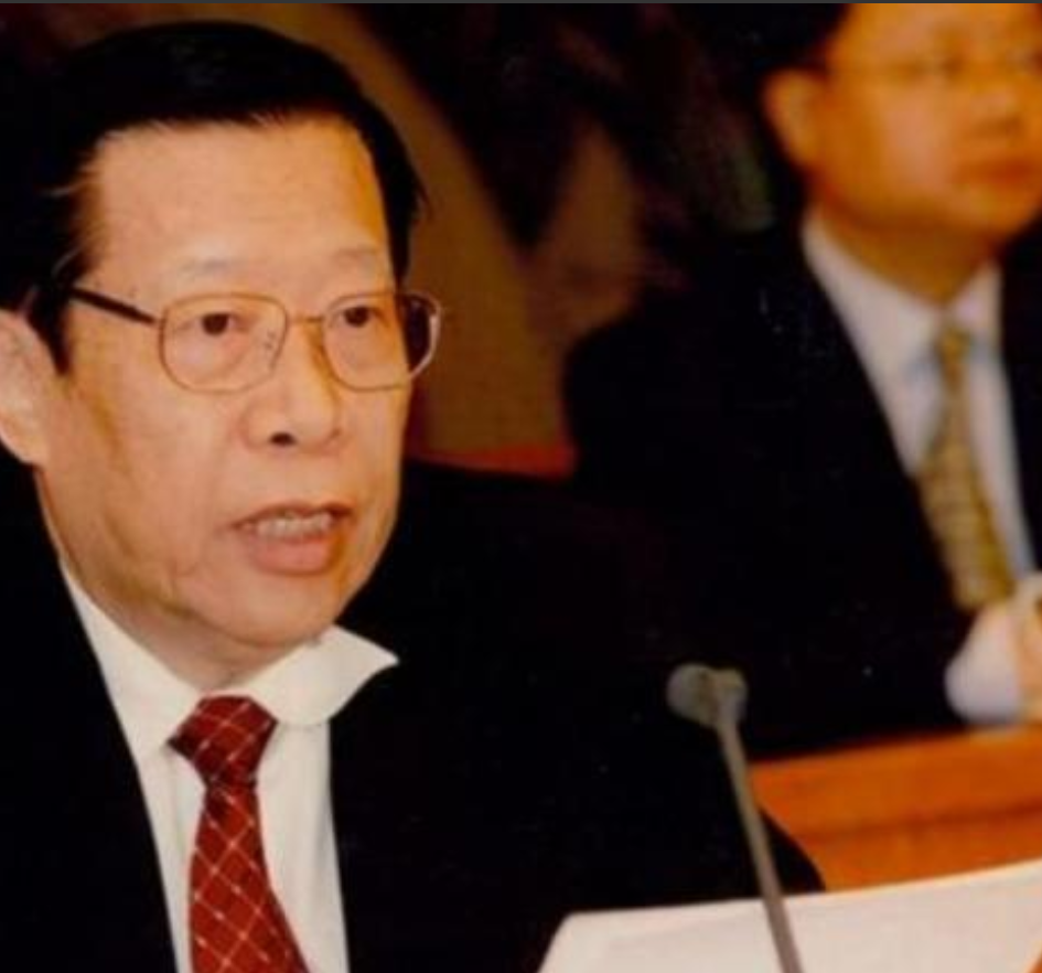 1993年，时任中央电视台台长的杨伟光，在没有上报的情况下，在《新闻联播》之后插