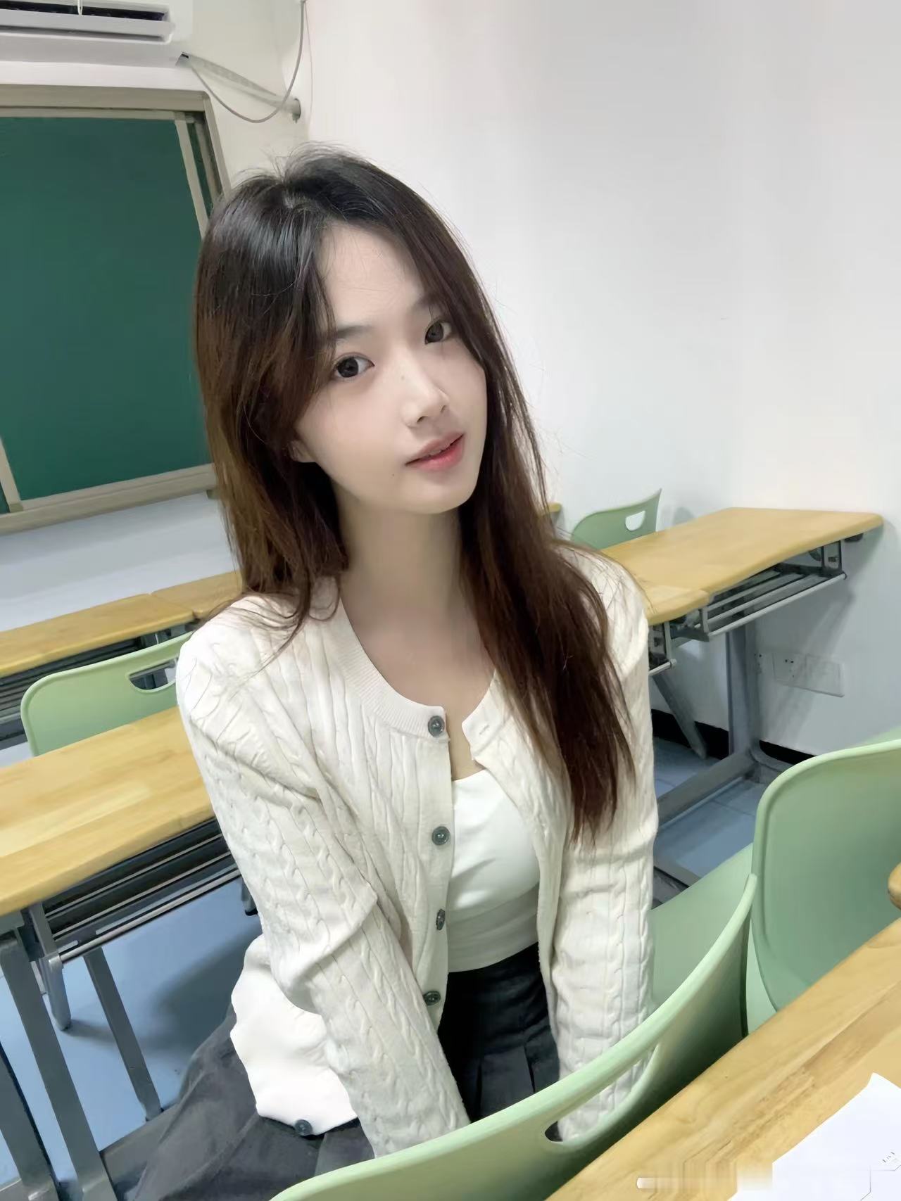 我成为你老婆的话你会喜欢我多久哈哈哈哈