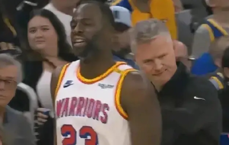 就不该复出，追梦打了3分钟还是退出了比赛。
勇士今天原本是完整阵容的，追梦则复出