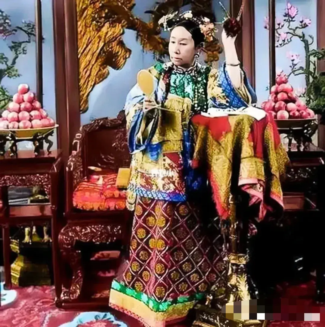 真实的慈禧太后，大家看看53岁老佛爷美吗？
