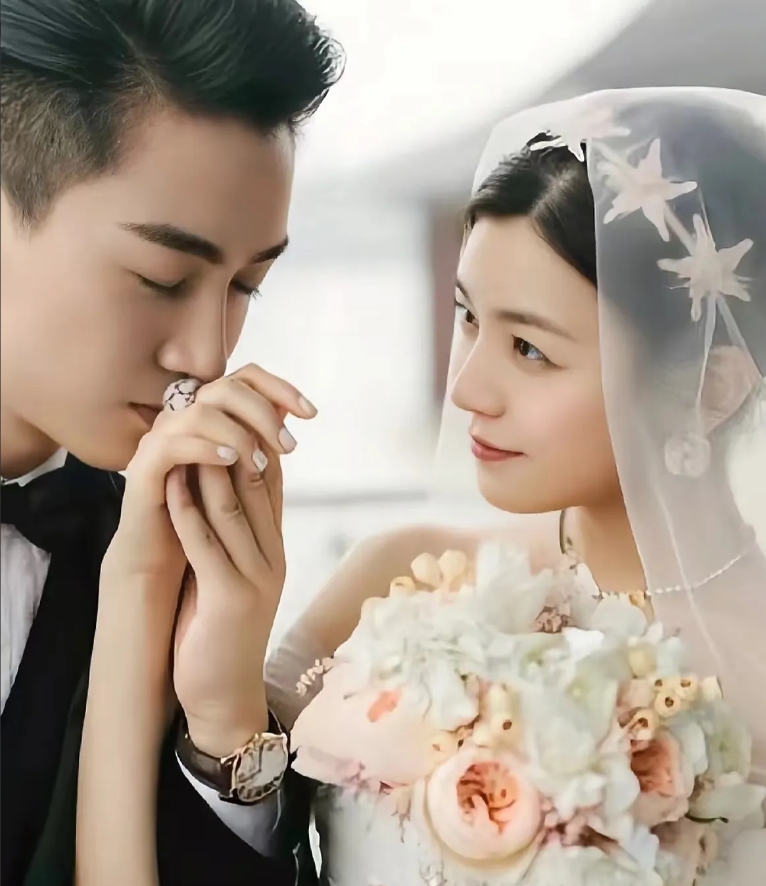 陈晓‮真‬是‮个‬“狠‮人‬人”。
卓伟伟‮爆‬料：决定‮离‬婚后，直‮‮接‬‬