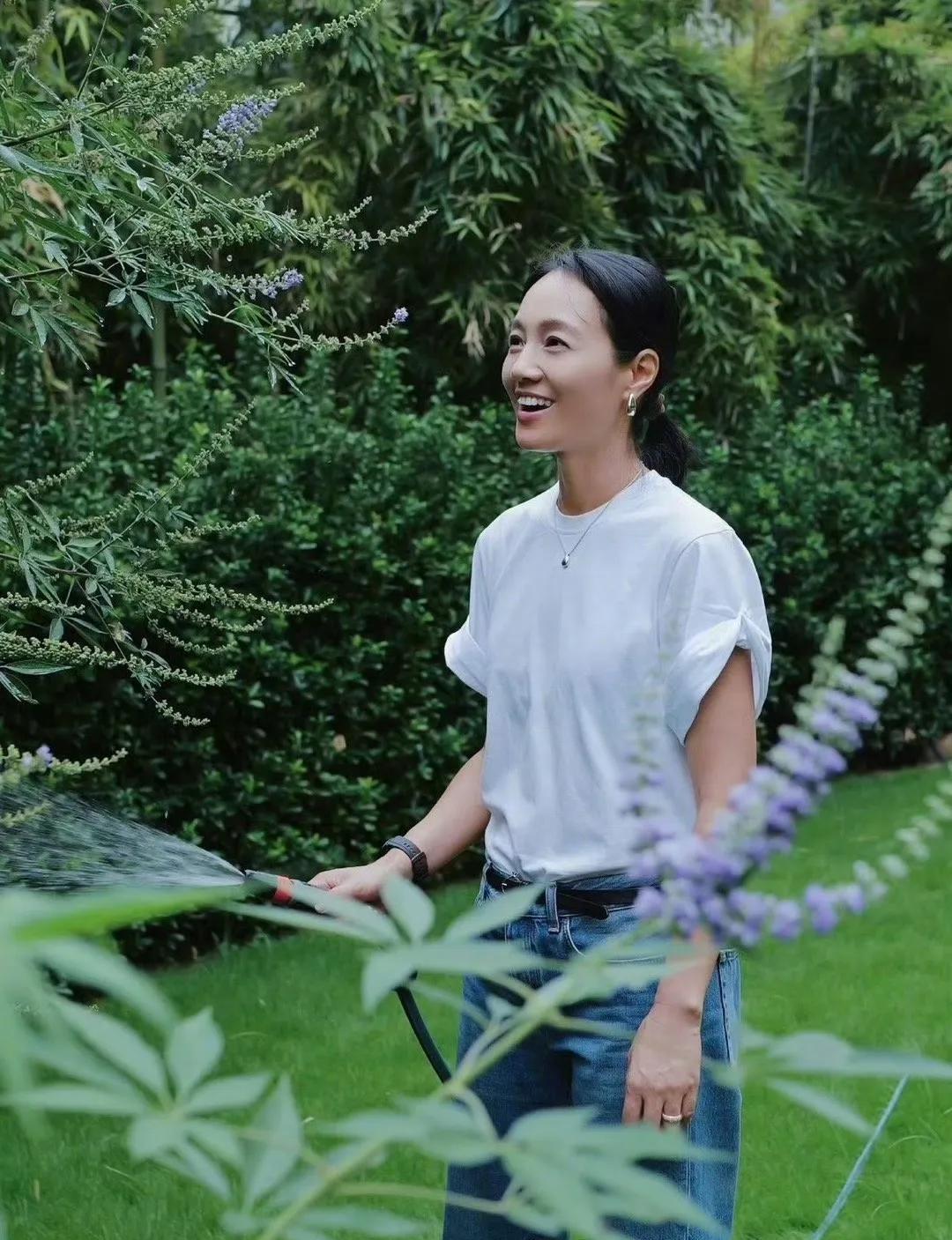 周一围看人眼光挺毒辣，娶了一位名副其实的贤妻，不仅帮他把家庭里的各种大大小小事情