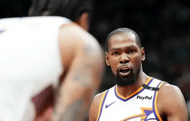 这次杜兰特拉了！
太阳也是没谁了，真是谁也打不赢，进攻一般的情况下，防守是真的一