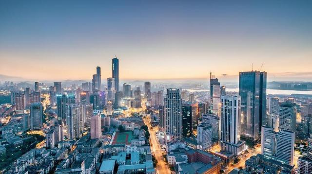 大家发现了没有，老百姓的苦日子悄悄来临了，社会“3大预兆”