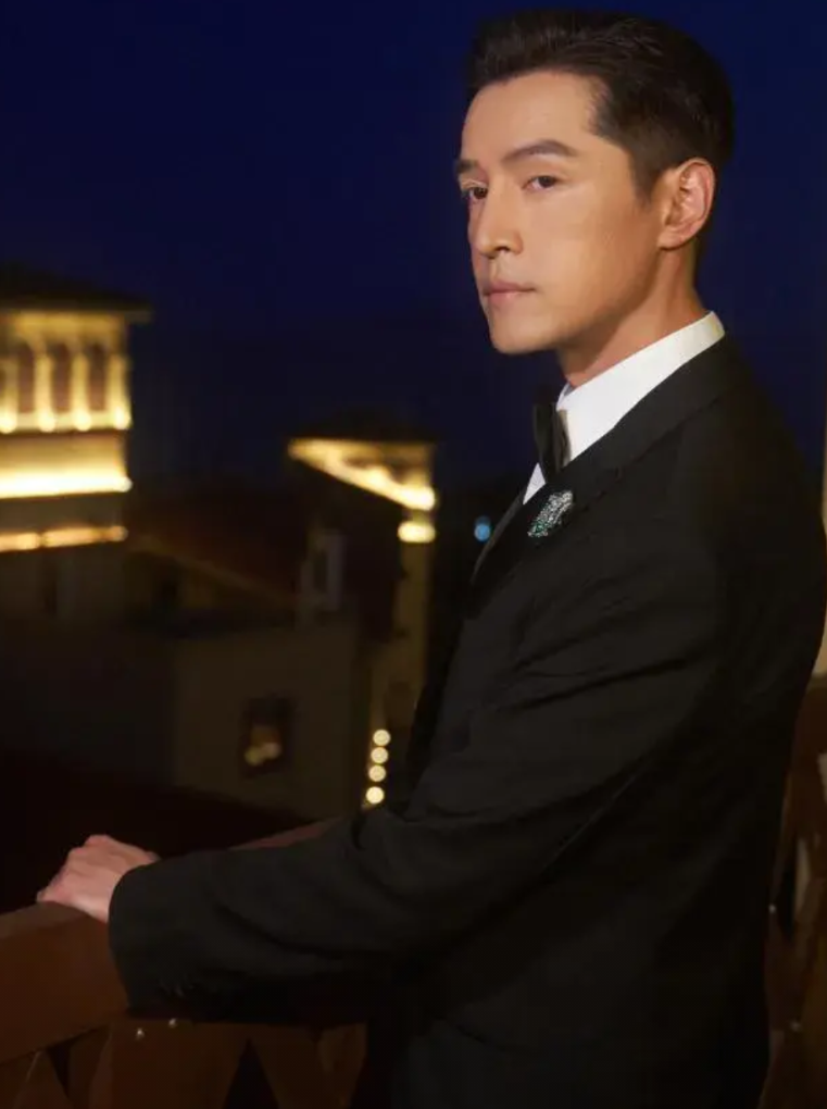 胡歌，是不是要凉了

10月6日胡歌凭繁花中的优秀表现获得
釜山国际电影节最佳男