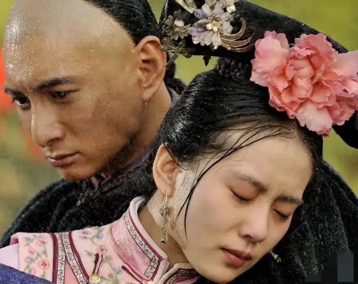 刘诗诗嫁给大她17岁的吴奇隆到底图什么？

图他年纪大，图他老花眼？

不得不说