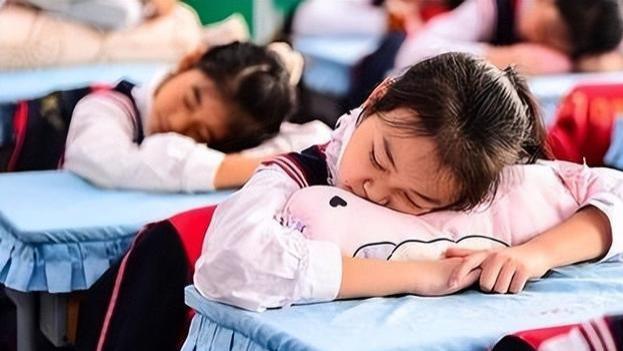太夸张！山西高铁乘客集体午睡上热搜！山西真有午睡结界？