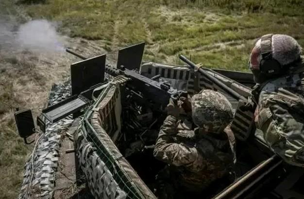 震撼！俄乌战场局势大反转！
 
家人们，刚刚得到消息，俄军在库尔斯克发动大规模反