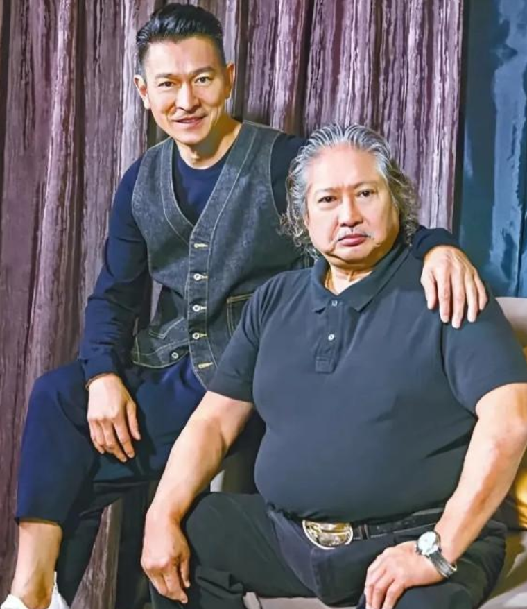 洪金宝说过，他曾帮很多人成名，也给过不少人机会，但现在找他们帮忙，他们却更关心钱