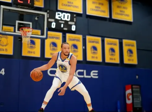 勇士竟然签锋线了！
据美媒透露，勇士预计将与凯文-诺克斯签下一份10天短合同。