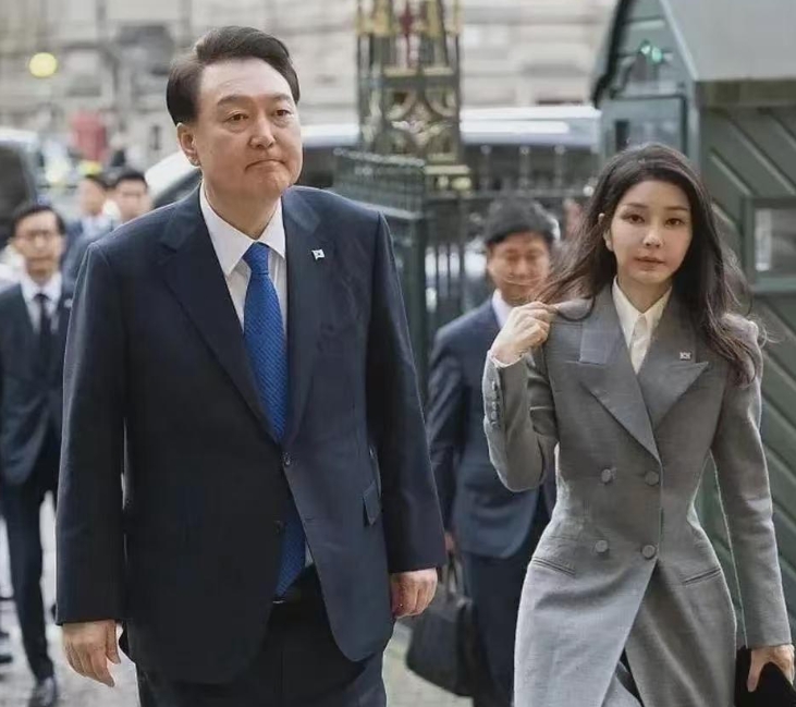 这几天韩国抗议的民众，给总统尹锡悦起了一大堆的绰号，数了一下，大概有37个之多，