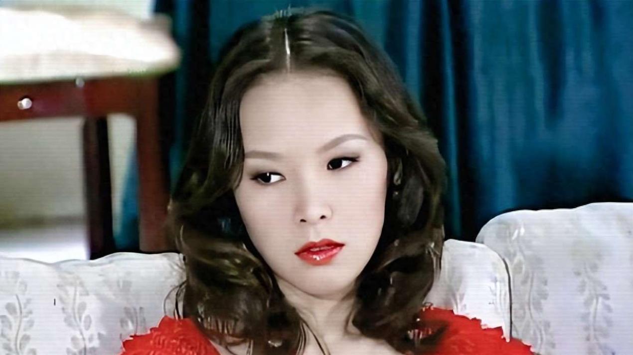 台湾第一性感天后：与舒淇齐名，被小S袭胸，爆红后却一夜消失了！