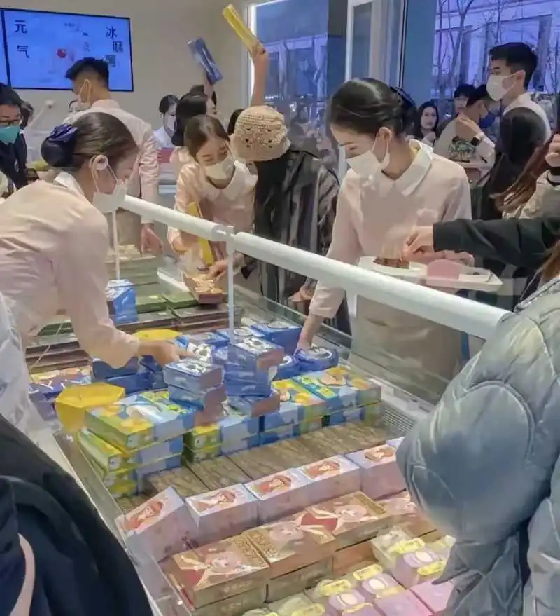 面包店的店员堪比空姐，但他家的面包好吃吗？