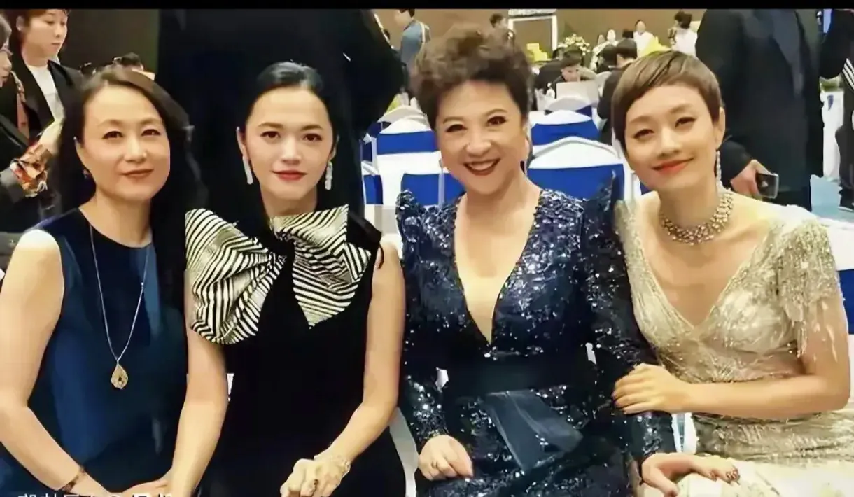 四位美女演员，年龄相差很大，但都是观众心中的女神！      这四女美女，我记得