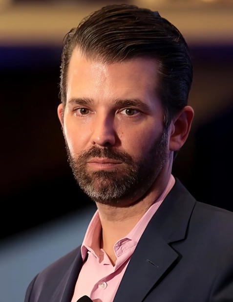 特朗普的五个子女容颜一个比一个能打。你们觉得和他长得像吗？   

大儿子小唐纳