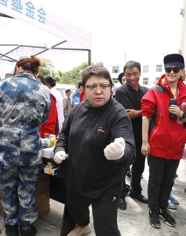 韩红：23年10余亿慈善捐款，都是因为她