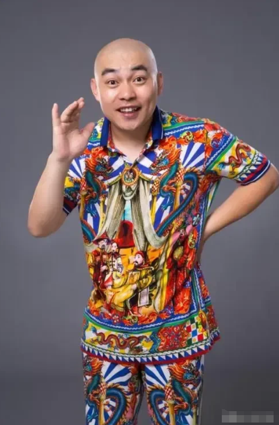 演员二柱子说：我的小师弟程野，也是个苦出身，也是农村出来的，从小也挺淘气，不爱读