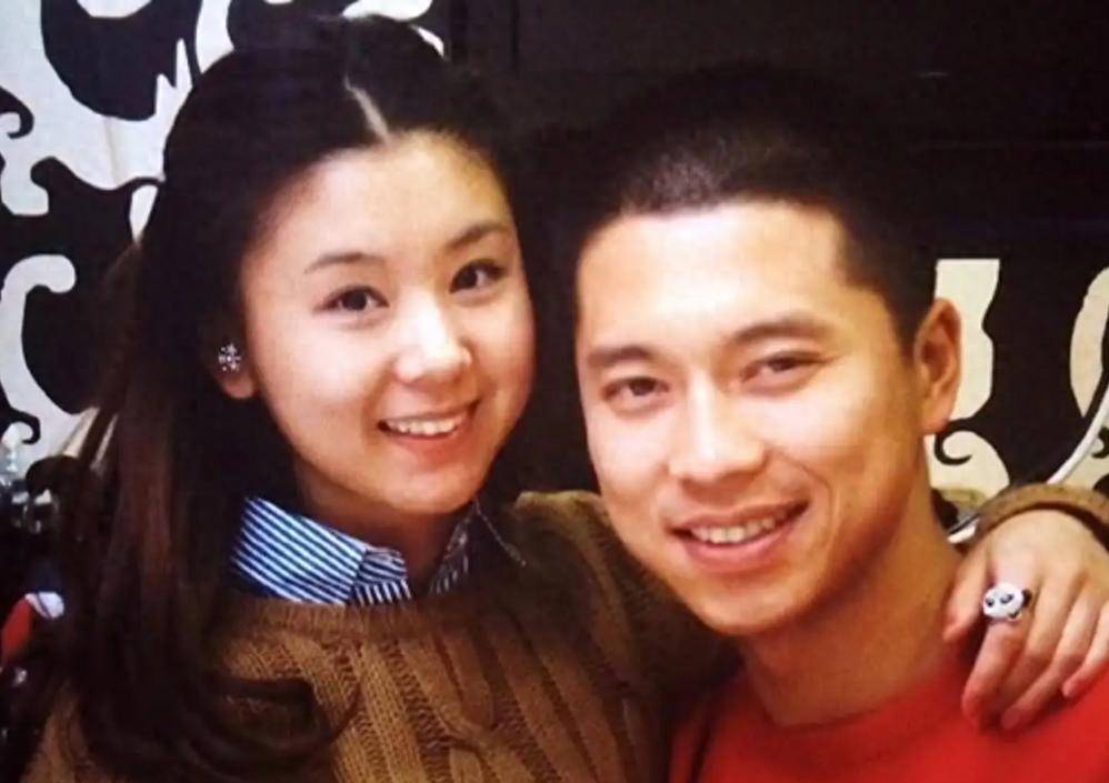 李小萌，28岁嫁给王雷，一个儿子。
李佳航，28岁娶了李晟，一个儿子。
朱亚文，