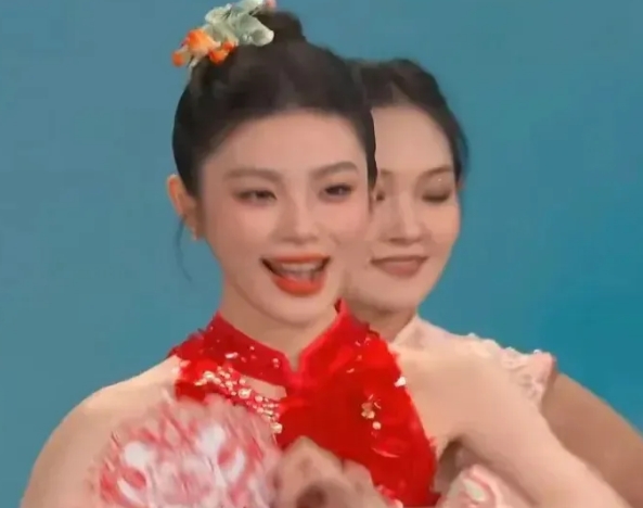 姚晓棠 ，一个长相和林允有点像的女孩，表情动作挺丰富的，特别爱笑，就是之前不认识