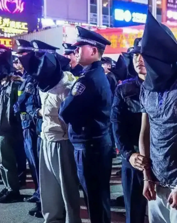 桂林公安日前端掉了一支黑社会组织，19个头目被采取刑事强制措施！

仍有涉案人员