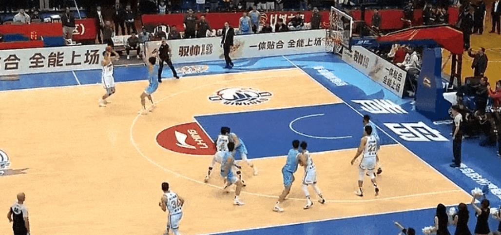 错失绝平！辽宁男篮最后发边线球，青岛男篮的防守做得是真好！

眼看5秒发球时间要
