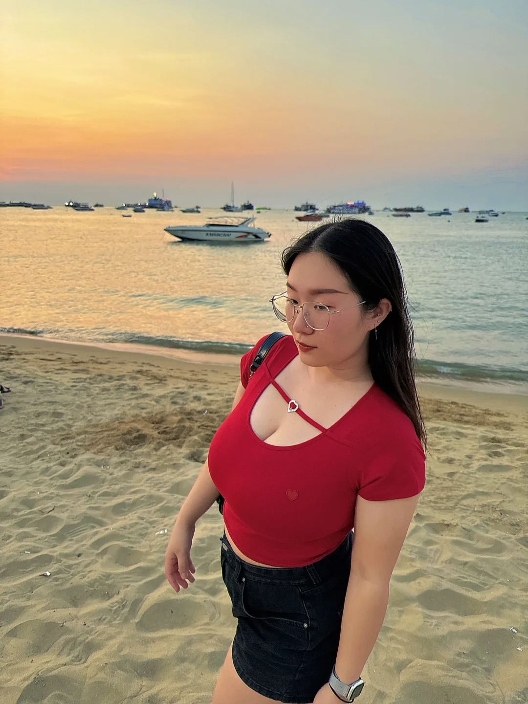 芭提雅好村啊
和曼谷的繁华完全不一样，整个芭提雅都像个县城，破败的房子，没有人行