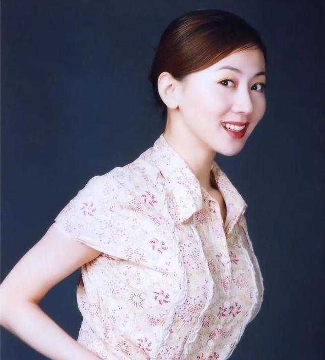汤加丽:因“人体模特”和丈夫离婚,遭父母嫌弃,今48岁孤身一人-第41张图片-九妖电影 汤加丽:因“人体模特”和丈夫离婚,遭父母嫌弃,今48岁孤身一人-第41张图片-九妖电影