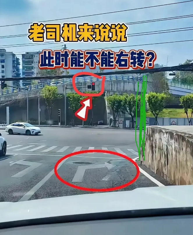 遇到这种红绿灯，右转的时候到底敢不敢右转？
这是一个t字路口，红绿灯又没有明确的