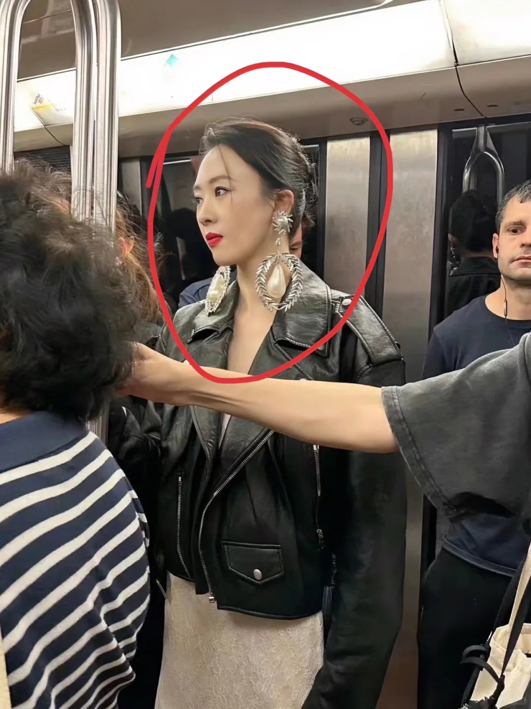 我k…怪不得有富豪帮她翻身！
突然就get到童瑶了！从高晞月 、顾佳到顾茉莉，这