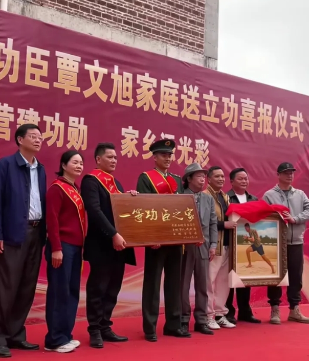 广西狼兵覃文旭荣获一等功
覃文旭真的太牛了。入伍9个月就荣立一等功，这速度简直像