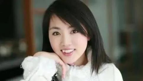 央视主持杨丹：曾坚持丁克多年，婆婆的“小妙招”让她高龄产女