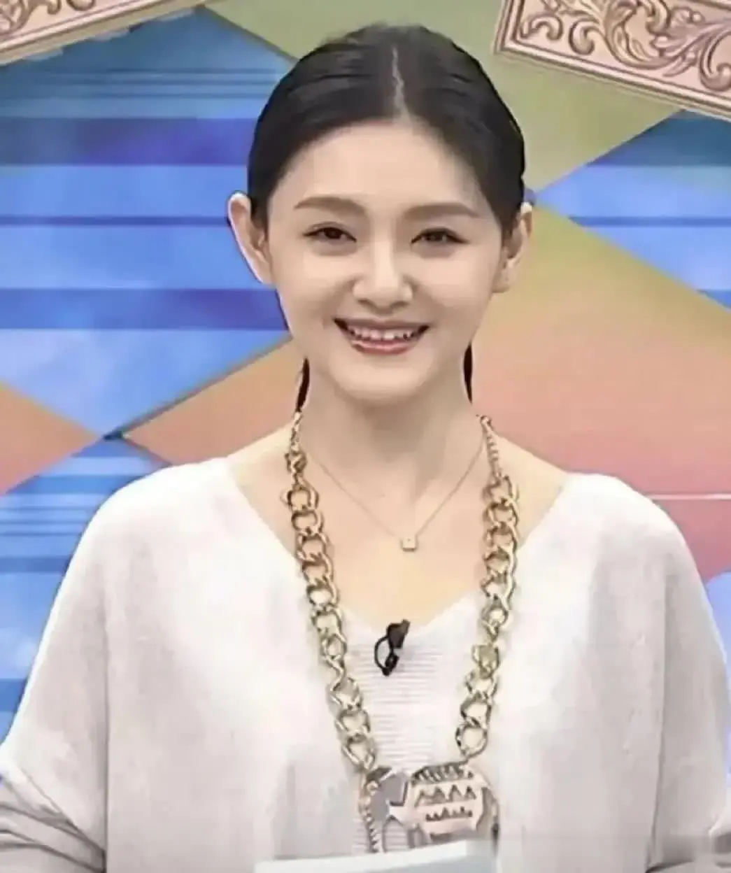 大S这一生，被原生家庭耗损能量太大了。