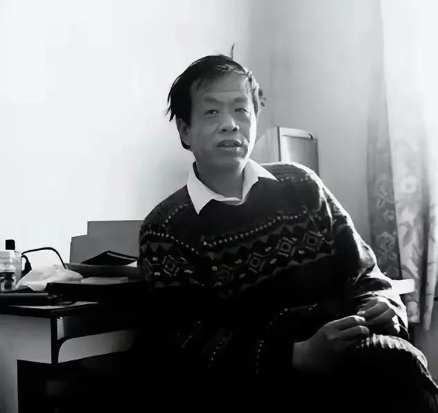 1997年，作家王小波在家中离世，当王小波的遗体进行火化的时候，火化工却惊慌失色
