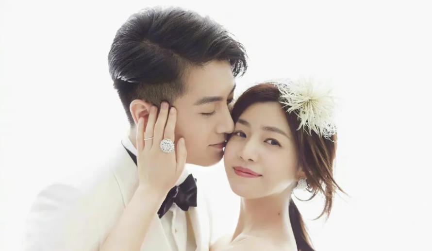 有狗仔爆料陈晓和陈妍希婚变，赵丽颖因曾与陈晓传绯闻而躺枪。两人在《陆贞传奇》中暧