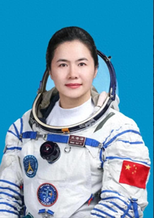 “双手写字的学霸，你咋不上天呢？”谁也没想到，当年同学间的调侃，还真的让王浩泽给