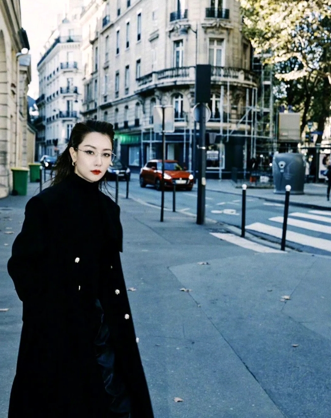 她曾经比韩国第一美女金喜善还美，还是政法大学毕业的，跨界到娱乐圈当演员，没想到一