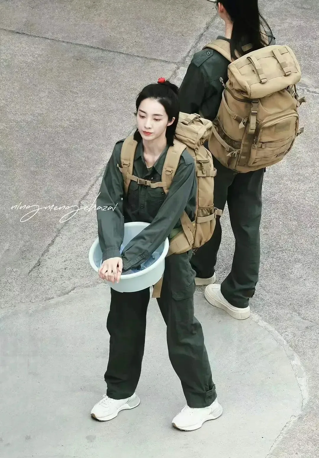 一年赚50万是我们村里的首富了，能不能娶到这位美女