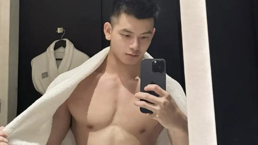 寸头痞帅体育生身材照你看了吗？强劲实力挡不住