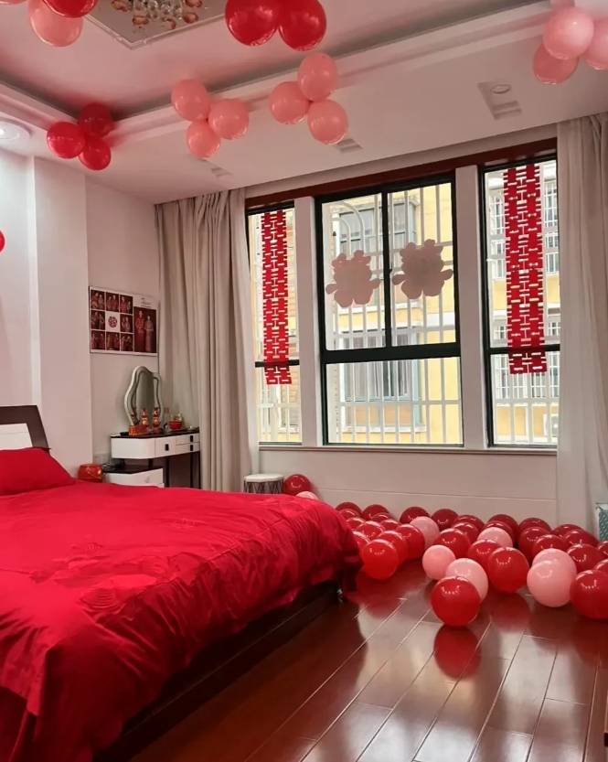 我女儿说她结婚不办结婚酒席，也不要男方彩礼钱。
闺女今年也老大不小了，马上就要到