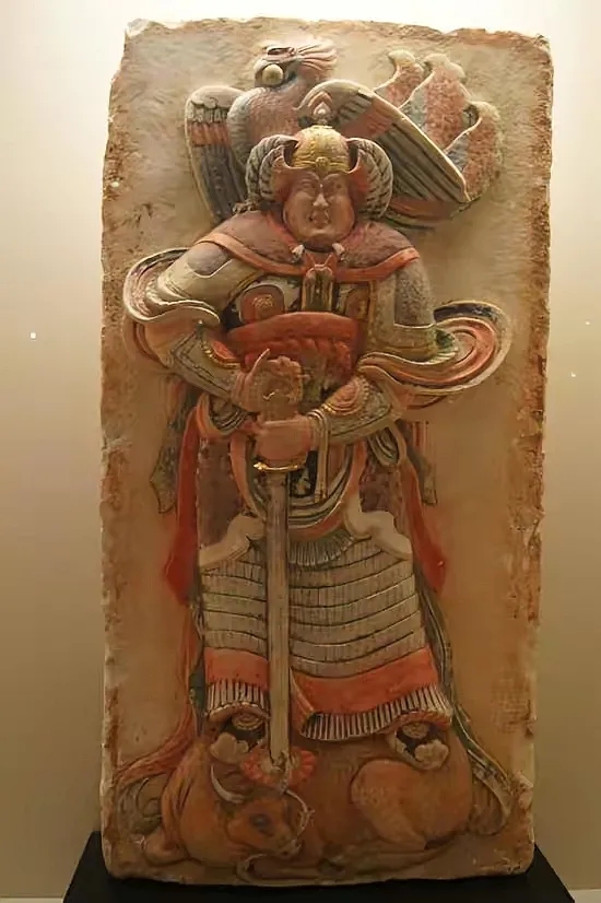 1994年，河北王处直墓被盗，两块门神浮雕不翼而飞。五年后，画家袁运生在纽约意外
