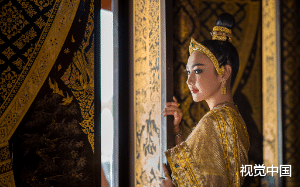 新婚当夜，夫君与我妹妹洞了房，而我跪在外面为他们守夜，在我死后，他却要以命给我赎罪。