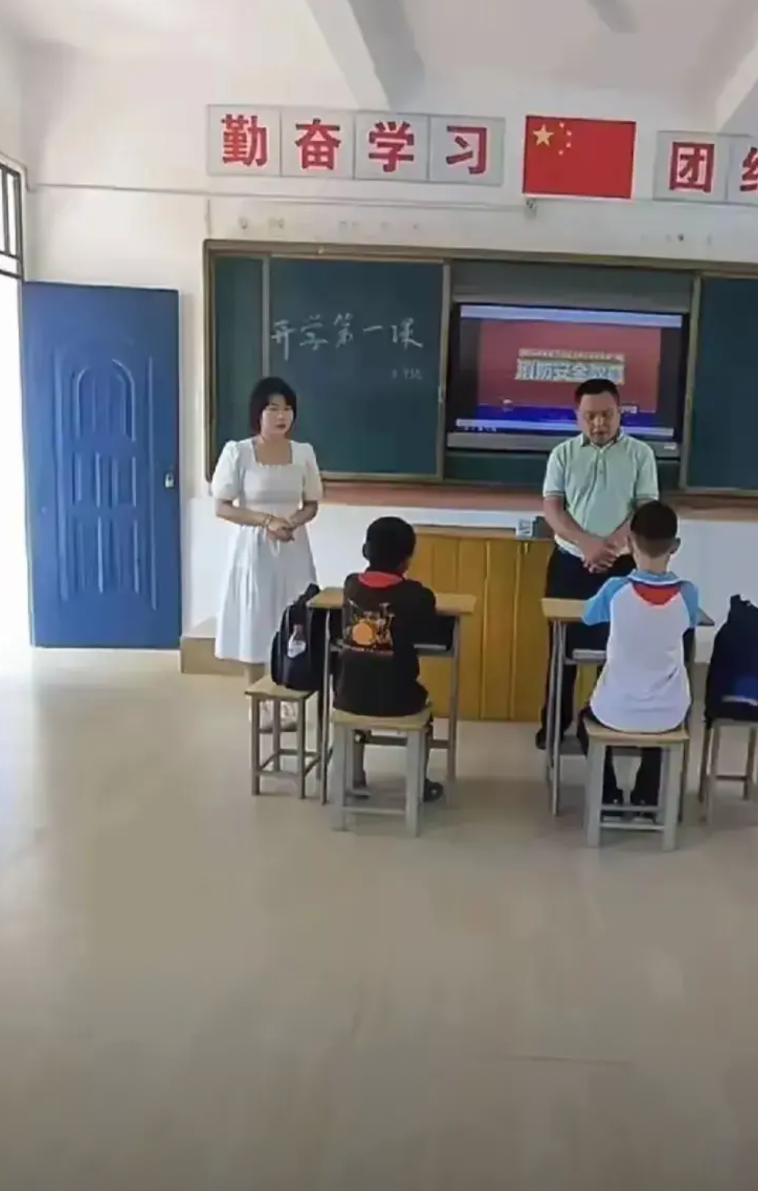 农村学生越来越少，撤并农村学校在所难免。那么，富余老师是否会被辞退呢？答案是肯定