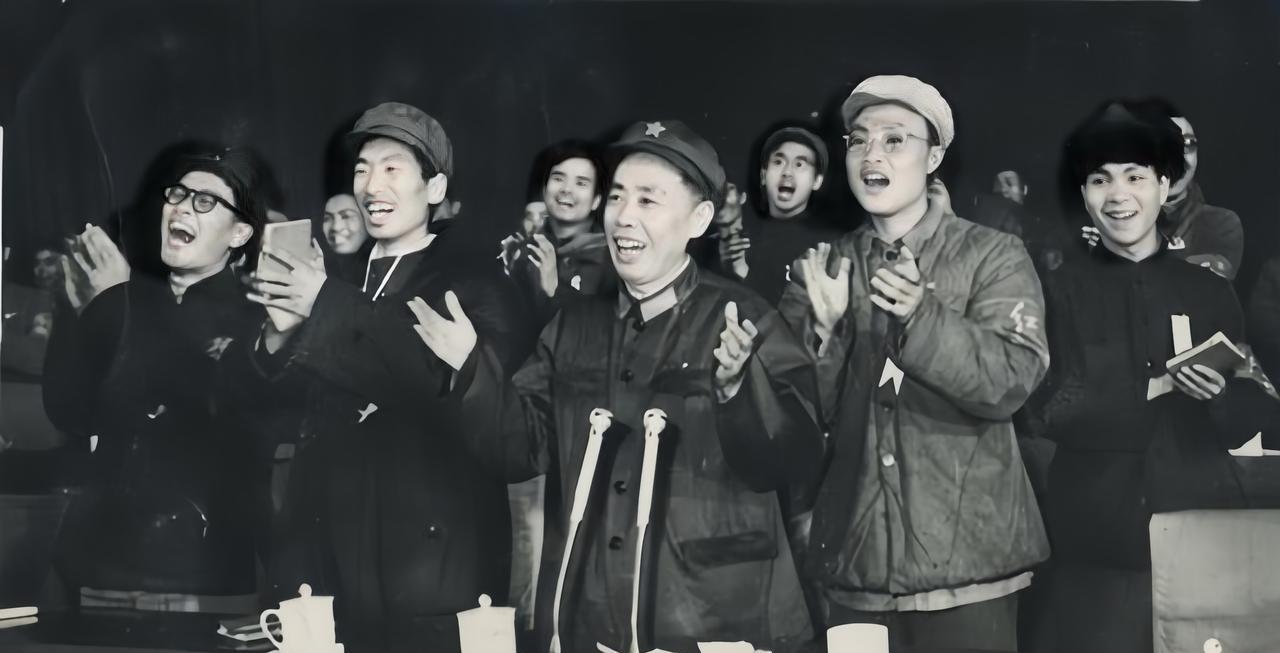 1967年2月，谭震林义愤填膺地站出来说，你们的目的，就是要整倒老干部，一个一个
