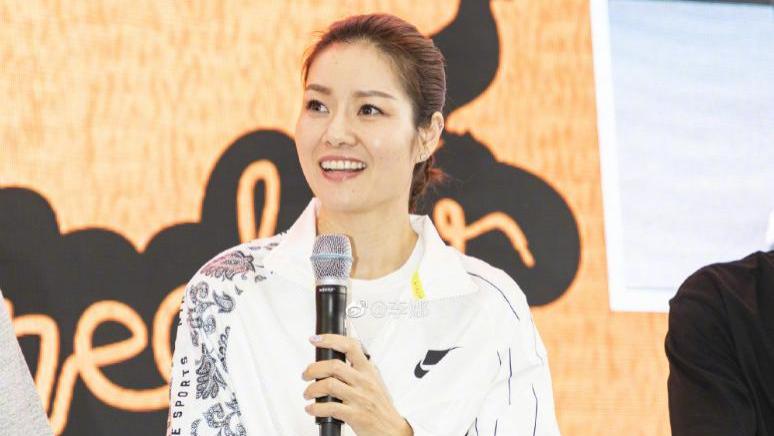 为什么22岁的郑钦文很显老？看了退役10年后的李娜，终于明白了！