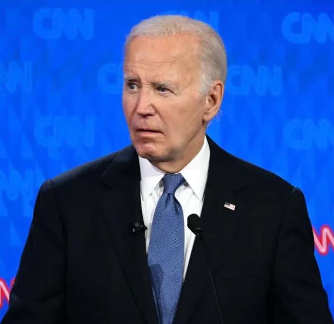 太打脸了！美国媒体CNN披露，在拜登民调支持率以43%不及特朗普的49%情况之下